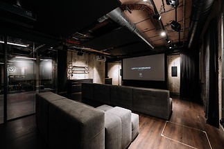 Komerční prostory s terasou o celkové ploše 95,8 m² ve 3