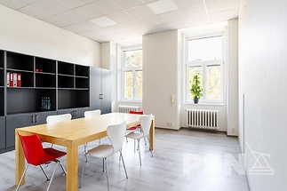 Kanceláře nedaleko centra a vlakového nádraží