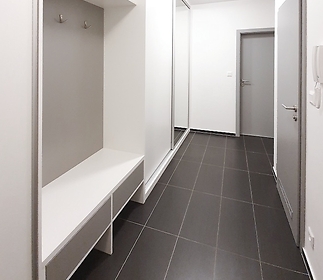 207-entrance-hallb.jpg