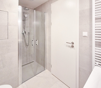 bathroomc.jpg