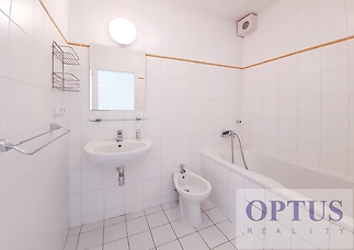 10-bathroom1.jpg