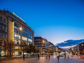 Kancelářské prsotory v Domě módy