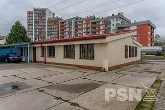 Kancelář s možností parkování