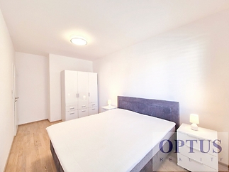 209-bedroom1a.jpg