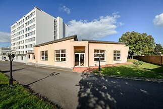 Rozsáhlý nebytový prostor se zázemím, zahradou a terasou v klidné části Chodova