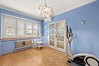 E7FE1E95-CEC8-4A07-B292-52FEBB197805