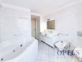 10-bathroom1b.jpg
