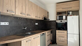 Kuchyň s moderními vestavěnými spotřebiči