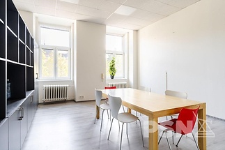 Kanceláře nedaleko centra a vlakového nádraží