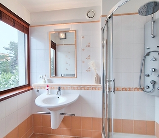 bathroom2.jpg
