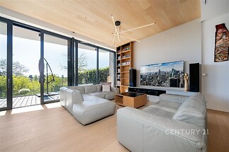 Obývací pokoj, výška 3,2 metrů, dubové obložení