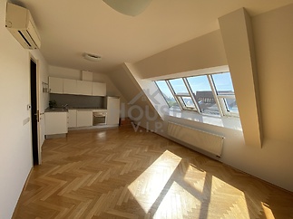 Obývací pokoj s kuchyní