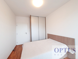 703-bedroom2b.jpg