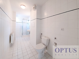 10-bathroom2a.jpg