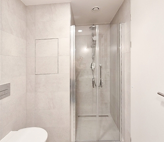 bathroomb.jpg