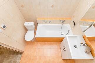 Koupelna a 1.WC
