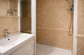 5421E883-D466-4605-9E75-5A33D653EDE0