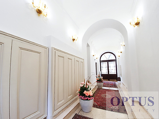 house-entranceb.jpg