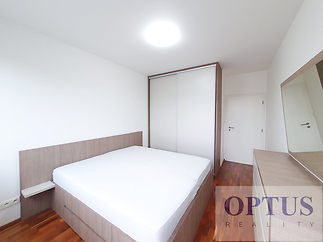 703-bedroom1b.jpg