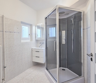 bathroom2.jpg