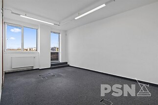 Kancelářské prsotory v Domě módy