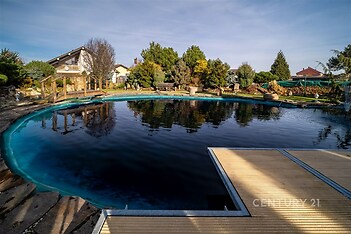 Molo a koupací jezero