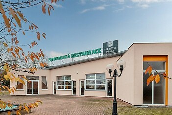 Rozsáhlý nebytový prostor se zázemím, zahradou a terasou v klidné části Chodova