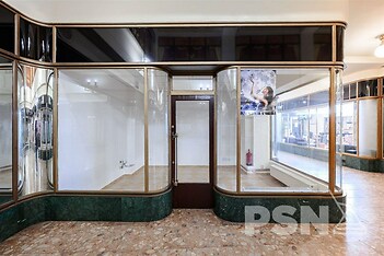 Obchodní prostory v pasáži v domě U Nováků