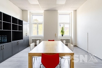 Kanceláře nedaleko centra a vlakového nádraží