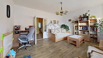 U3DZ3tR7xxg-Living_Room