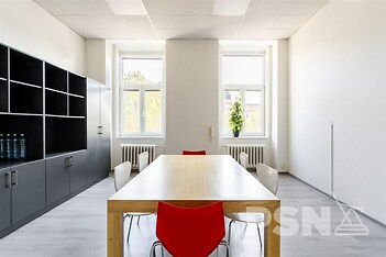 Kanceláře nedaleko centra a vlakového nádraží