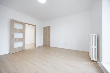 Obývací pokoj s orientací na JZ