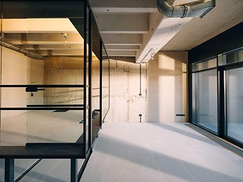 Komerční prostory s terasou o celkové ploše 95,8 m² ve 3