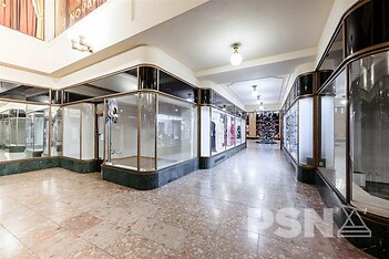 Obchodní prostory v pasáži v domě U Nováků