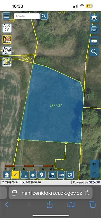 Krajní pozemek 1128m2   soukromí ze tří stran