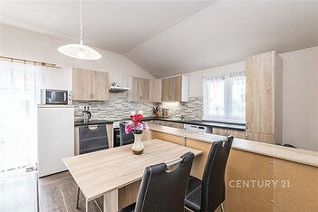 Pokoj 4_jídelna a kuchyňský kout