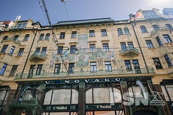 Obchodní prostory v pasáži v domě U Nováků