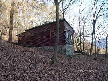 pohled na chatu z boku