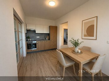 Jídelní kout s dřevěným stolem a židlemi, moderní kuchyň v pozadí, parketová podlaha a světlý interiér, minimalistický styl.