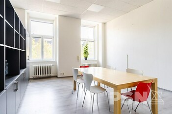 Kanceláře nedaleko centra a vlakového nádraží