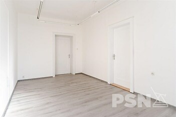 Kanceláře nedaleko centra a vlakového nádraží