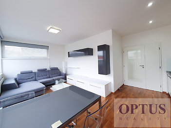 703-living-roomc.jpg