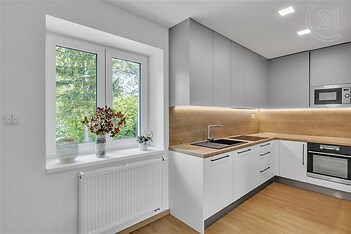 kuchyňský kout v bytě 3+kk, Uhříněves