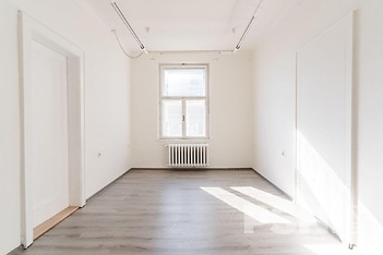 Kanceláře nedaleko centra a vlakového nádraží