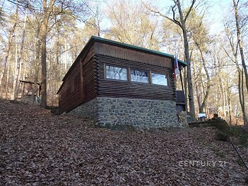 pohled na chatu zdola