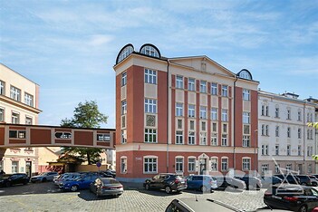 Kanceláře nedaleko metra Vysočanská