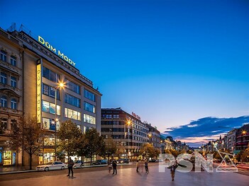 Kancelářské prsotory v Domě módy