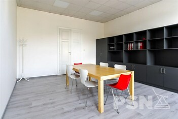 Kanceláře nedaleko centra a vlakového nádraží