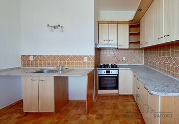 brandlova-84-kitchen-1.jpg