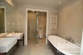 Bathroom 2a